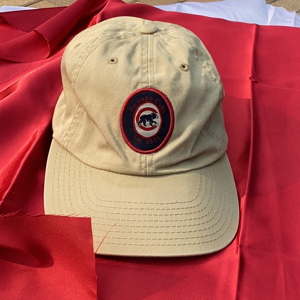 CHICAGO CUBS BASEBALL HAT FOR MEN AND WOMEN. TAN